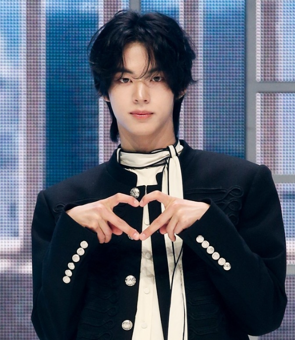 “이 비주얼 실화?” 투어스 도훈!꽃미남 매력으로 시선 집중~