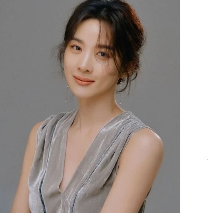 배우 이청아 교통사고로 부상 악화, 고분고분한 킬러 아쉬운 하차, 프로필