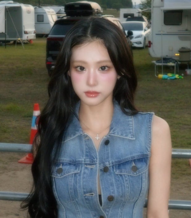 아이칠린 주니 복근 실화인가요? 먹방 중에도 선명한 명품 식스팩 화제