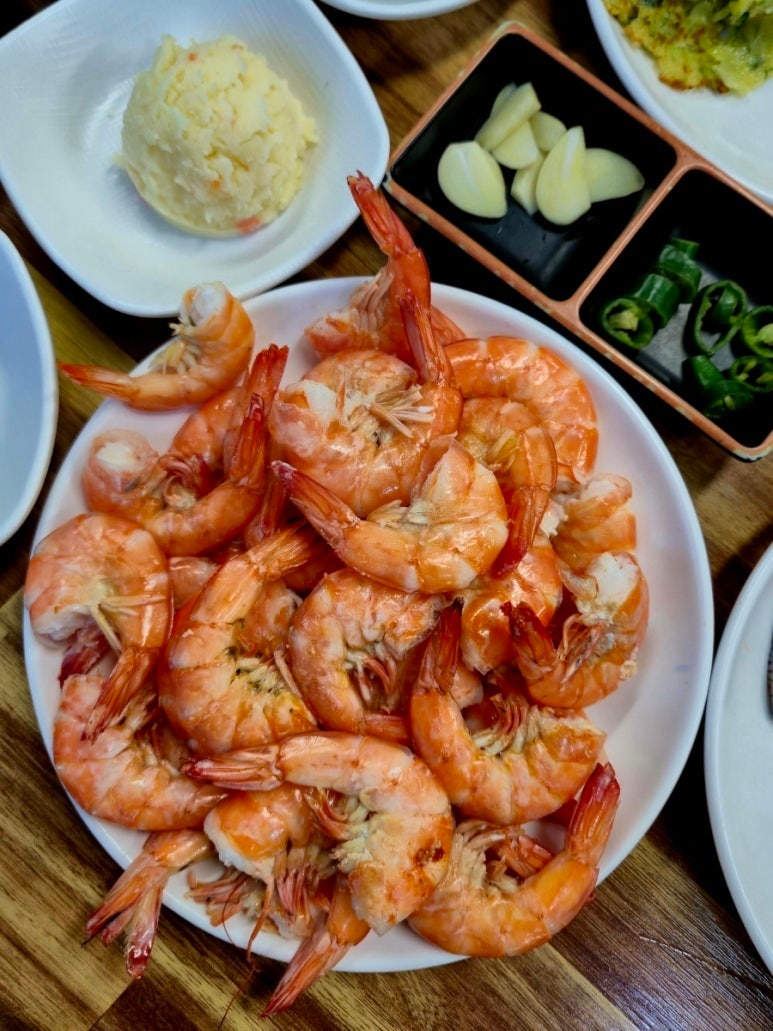 안산새우소금구이 권가네횟집, 가을제철음식 왕새우소금구이 안산초지역맛집 가성비 최고!!....