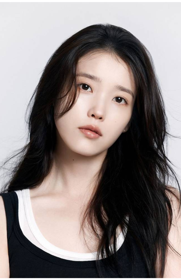 "데뷔 18주년에도 변함없는 아이유애나" 아이유, 2억 통 큰 기부… 지병 악화 딛고 전한 선한 ....