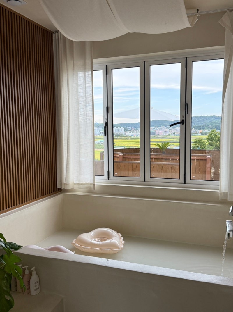 Ganghwado Private Pension Stay Hojerogonggan: A New Stay with an Attractive Family Jacuzzi