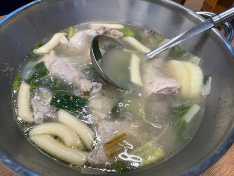 [동대문 역사문화공원역 맛집] 푸짐함에 반한 ‘도성 닭한마리’ | 닭한마리부터 칼국수, 찹....