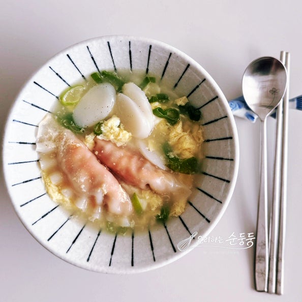 떡만두국 레시피 김치만두로 끓이는 5분 떡만둣국 끓이는 법