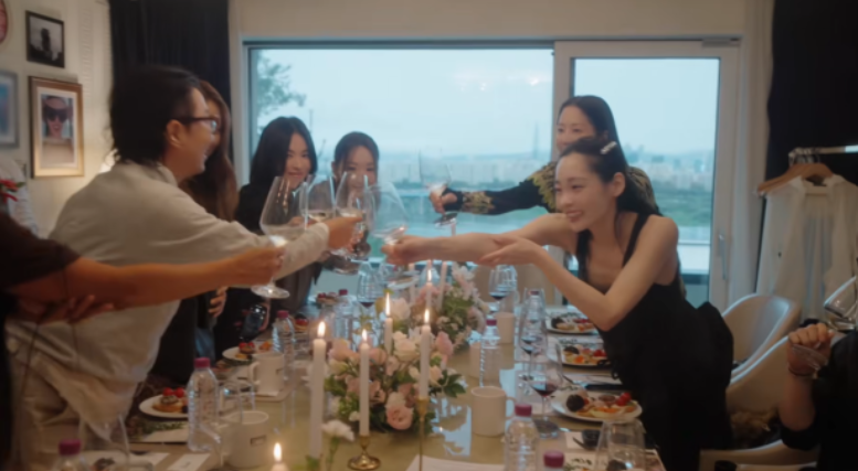 "송혜교·고현정·김재중 총출동" 엄정화, 연말 시상식 방불케 한 와인 론칭 파티