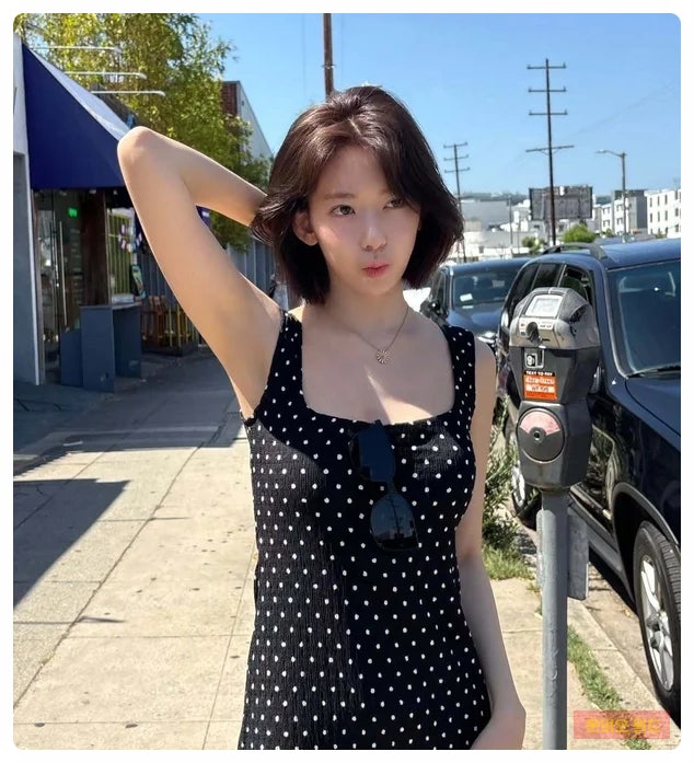 사쿠라 다크 헤어 변신, LA 거리에서 달라진 분위기…북미 일정까지