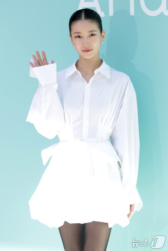 수지, 가을 미모 물들이다 화이트 룩 뒤 차기작 현혹