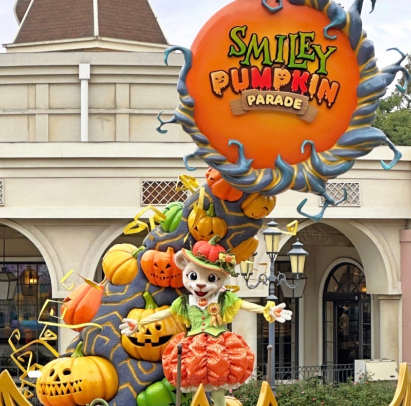 Where to Watch the Everland Smiley Pumpkin Parade? Tips for the Best Parade Spots!