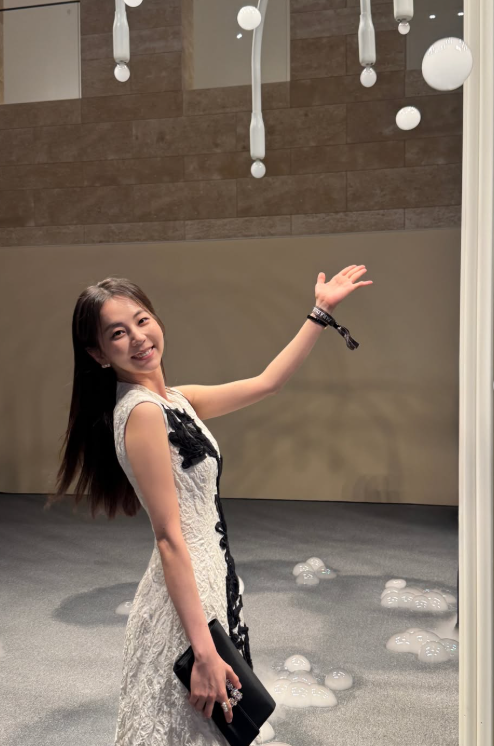 14세에 국민 여동생 된 안소희 벌써 34세…시크한 고양이상인 줄 알았는데 웃는 순간 19년 전 ....