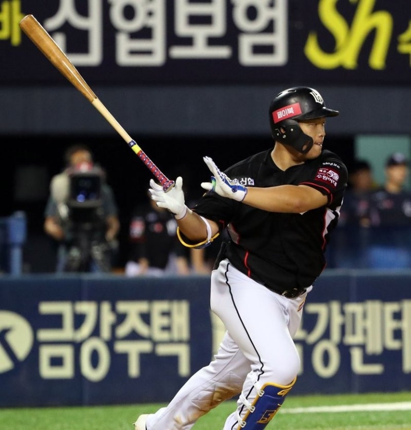 27홈런 강백호 수비는 0이닝…한화가 갑자기 1루 글러브 씌운 이유