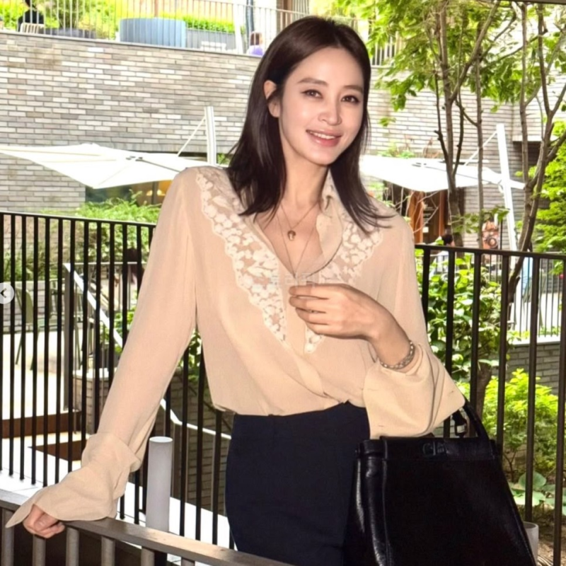 수수한 줄 알았는데.. 전부 명품이었던 김혜수 블라우스 ㄷㄷ