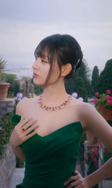 Kim Ji-won's Bulgari Jewelry: No Wonder She's an Ambassador! I Can't Take My Eyes Off Her in Every Photo