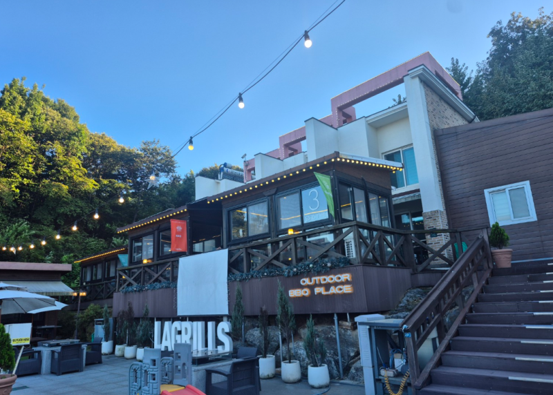 [용인 펜션] 라그릴스펜션 D룸 후기｜수영장부터 단독 바베큐장까지, 5인 이용 후기