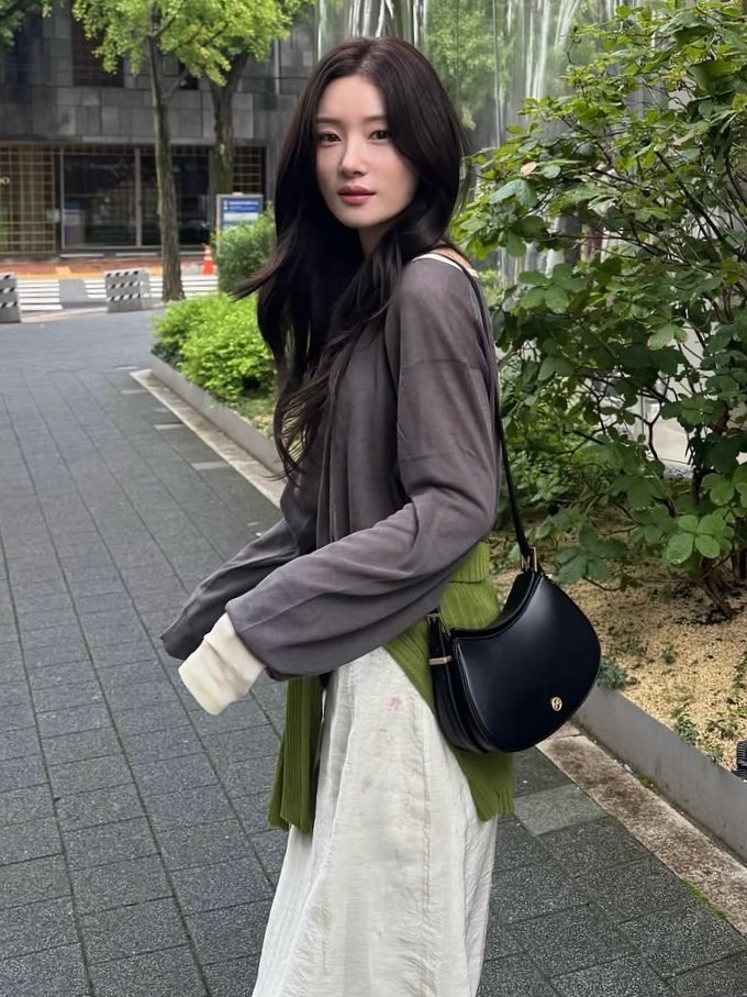 "코디 그대로 손민수하고 번호 따인 사람 나왔다" 정채연 초가을 니트 데일리룩, 대체 어떤 ....