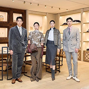 브루넬로 쿠치넬리 26 FW 컬렉션 신상, 청담 플래그십 스토어 매장 속 남자 명품 니트 추천 여....