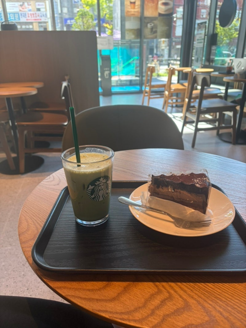 스타벅스 케이크 추천| 초콜릿 크런치 케이크 후기:너무 맛있어서 널리 퍼뜨리고 싶음 ㅠ