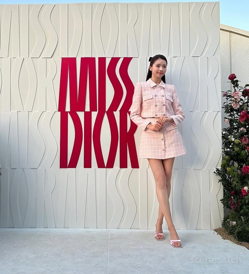 돌부처라 불렸다더니.. 분위기 확 바뀐 임나영 데일리룩