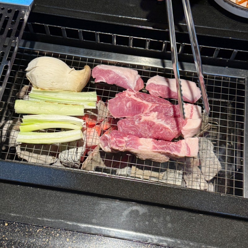 울산 명촌 고기집 초전숯불화로, 참숯에 구워 먹는 숙성 한돈 맛집
