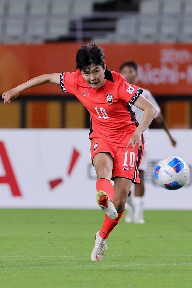 "지소연 A매치 76호골"...36세 레전드가 6-0 대승 이끈 여자축구 AG 8강행