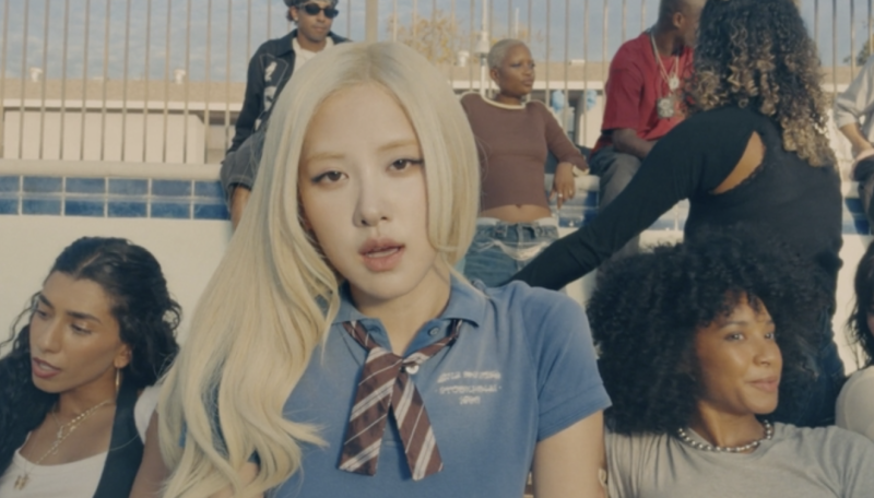 블랙핑크 로제 오늘 신곡 떴다…‘APT.’ 다음은 new trick, 그런데 MV를 아이폰18로만 찍었다고?