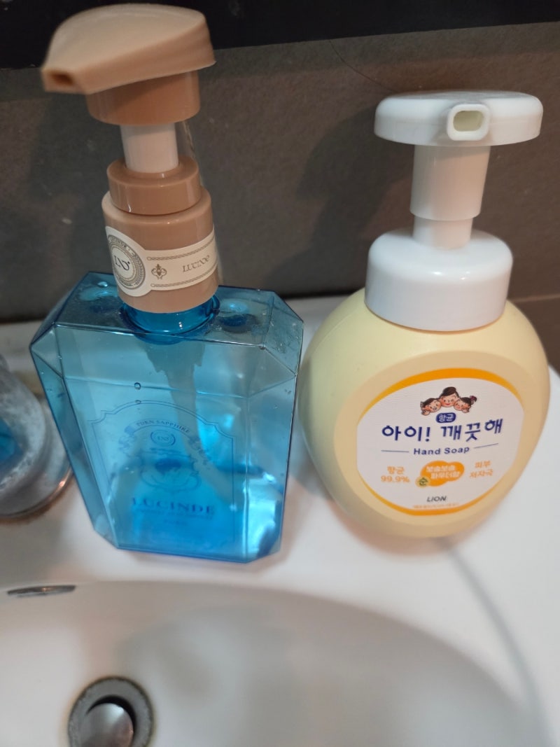 다 쓴 아이깨끗해 용기 재활용! 바디워시 거품 펌프 만드는 법 (곰팡이 예방법까지)