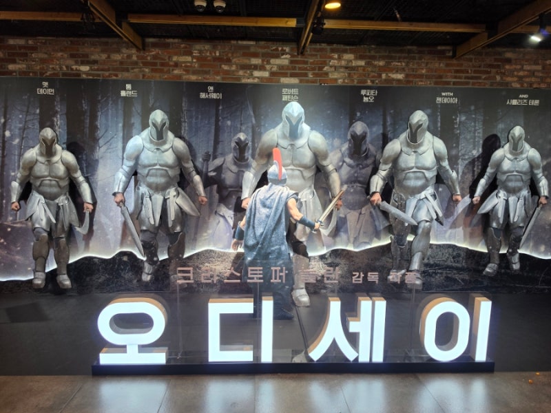 최민식·한소희 '인턴', 오디세이 제쳤다는데 132분 다 보고도 못 일어난 이유