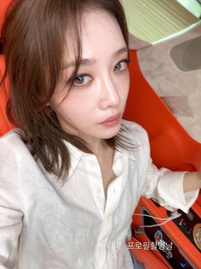 '더글로리' 김히어라, 학폭 논란 매듭 짓고 공개한 슈트 셀카…안경까지 걸쳤다
