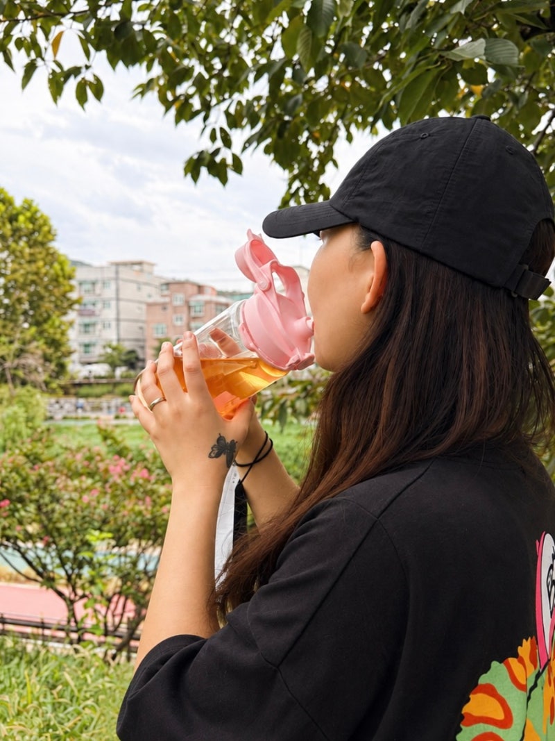 빨대물병 추천 원터치 빨대가 내장된 1L 대용량 라임보틀 트라이탄물병