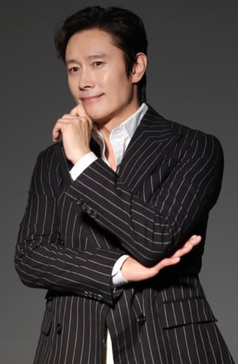 Lee Min-jung Reveals Son's Back View: 'Lee Byung-hun's Son is Already This Big?' He's in Puberty