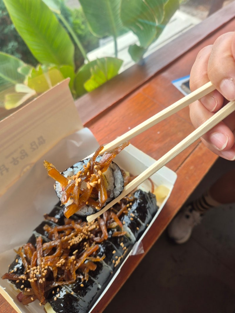 [경주 핫플] 황리단길 우엉김밥, 내 뒤에서 끊긴 마지막 2줄? 매운맛 솔드아웃에 우엉김밥 먹....