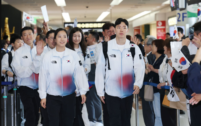 탁구 세계랭킹 1위 신유빈·서승재 태극기 입국 제지, 나고야 공항 3시간 대기 ??!!
