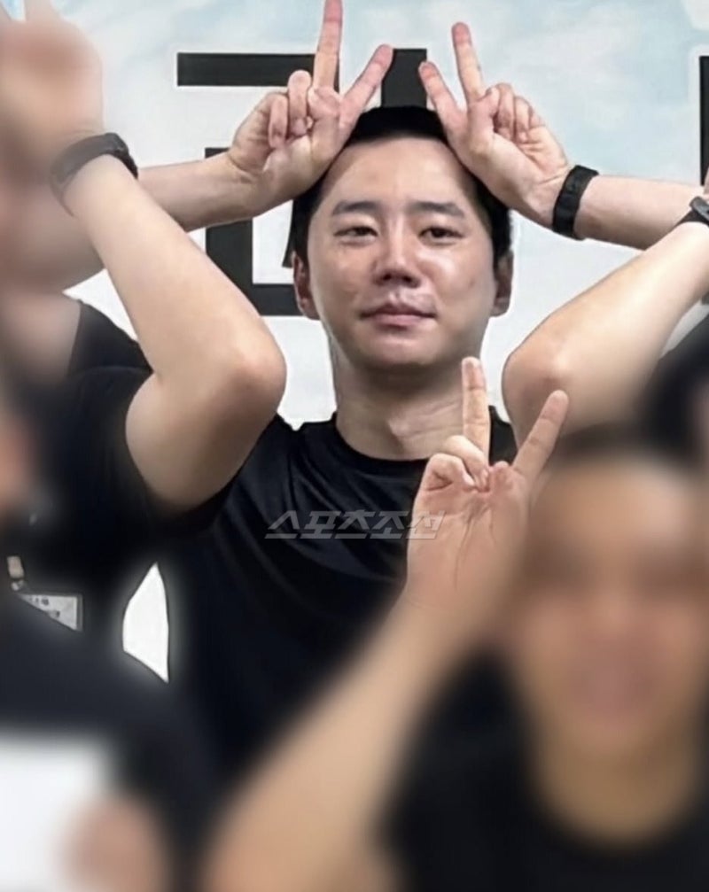 "이러다 다들 군대 보내겠네" 입대 두 달 만에 터졌다, 이준영 반전 근황