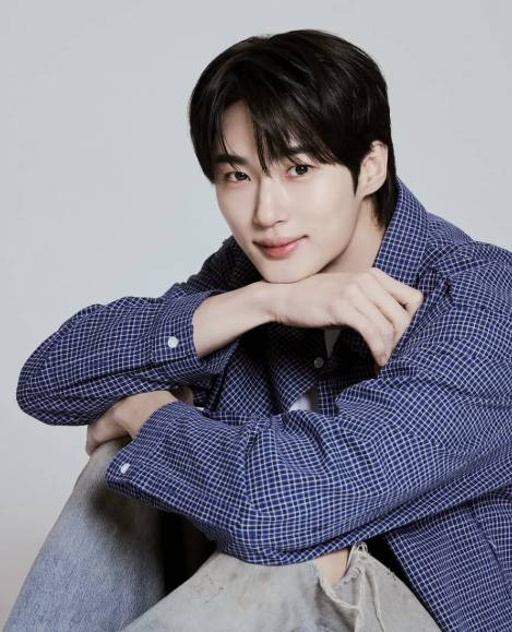 문짝남 변우석 프로필｜나이 키 혈액형 MBTI 고향 재산 가족 학력 소속사 데뷔작 대표작 사건....