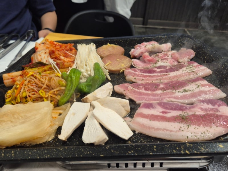 울산 삼산동 고기집 김치삼겹살 총각집 꼬들목살