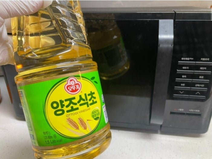 전자레인지·에어프라이어 찌든 때 및 기름때 완벽 제거법: 화학 세제 없이 새것처럼 반짝이....