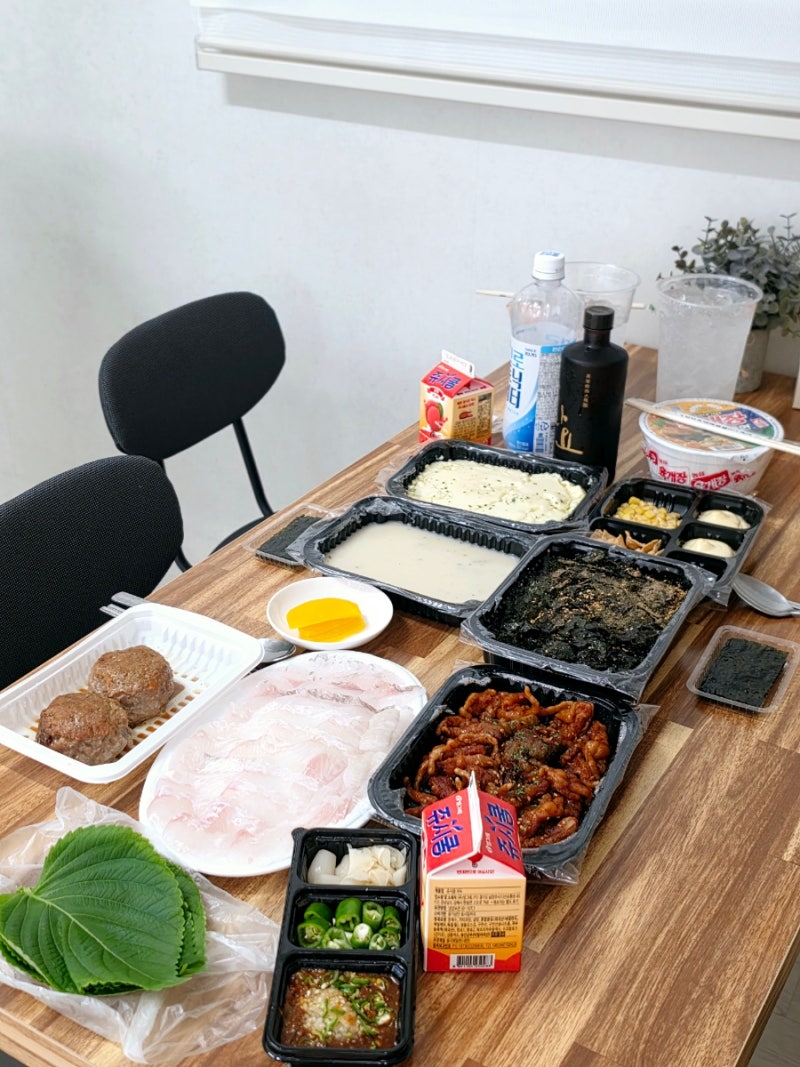 강릉 중앙시장 먹거리 포장해서 먹은 후기 '배니닭강정&삼초전&회도락횟집'