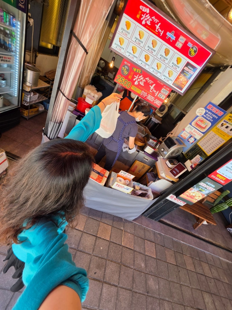 束草中央市場グルメツアー、最後は12種類の種入りホットク