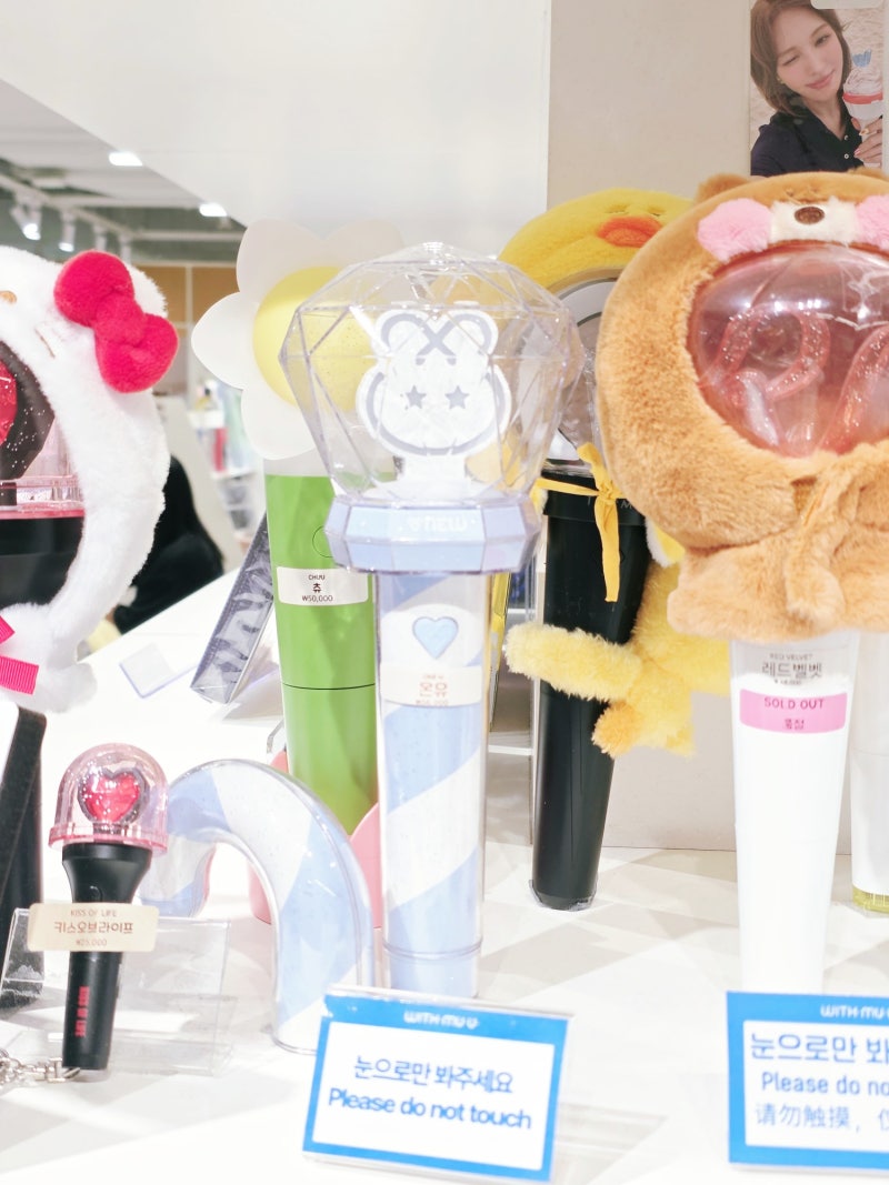SHINee Withmuu Hongdae Store Visit and Merchandise Purchase Review
