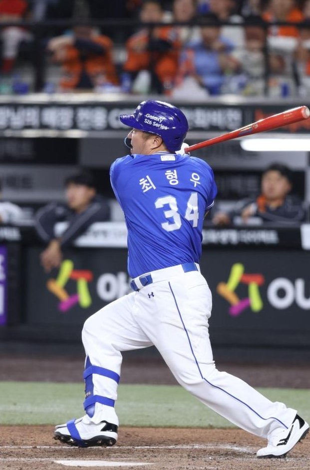 [KBO] “42세에도 100타점” 최형우가 또 역사 썼다…삼성, 한화 잡고 선두 KT 1.5경기 추격