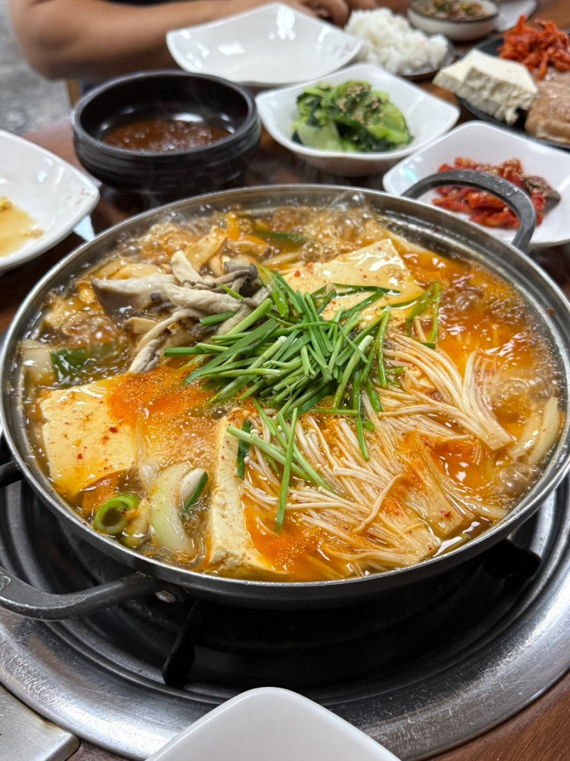가평 _ 아침고요수목원 맛집 원조 잣두부전골 언덕마루 가평잣두부집