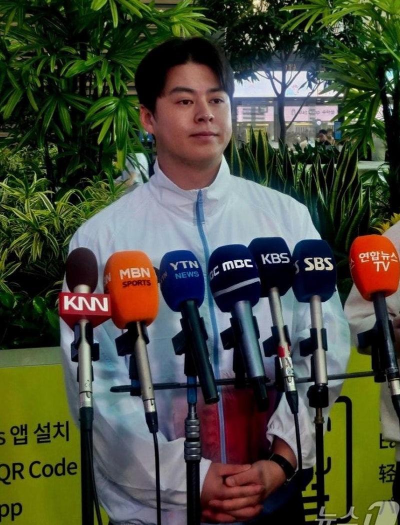 노시환 단복 태극기 거꾸로 인쇄, KBO 새 단복 지급하기까지