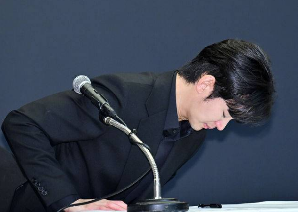 김수현 눈물 기자회견 538일 만 해외 활동 넘어 국내 복귀