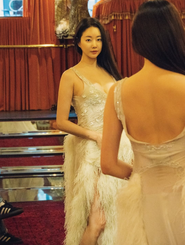20대 같은 미모, 48세 김사랑 웨딩드레스…뉴욕에서 무슨 일?