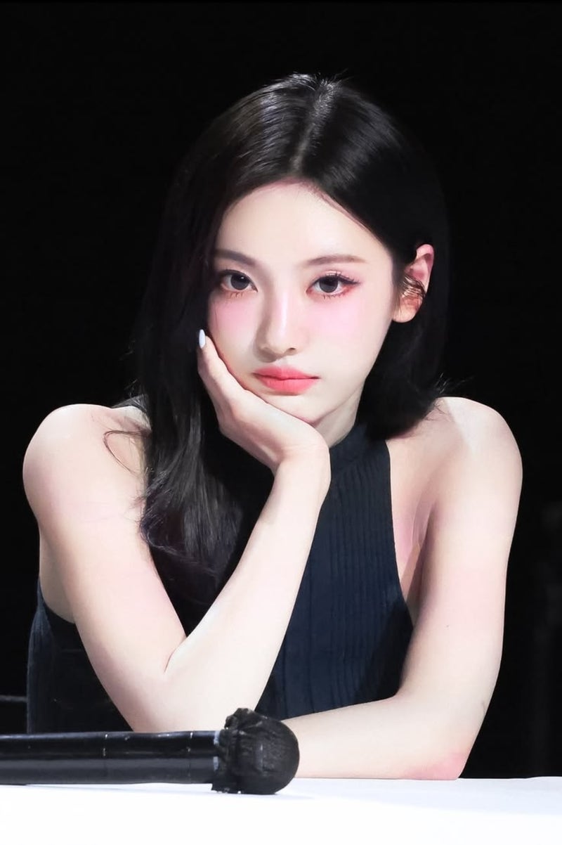 닝닝 (aespa) 사주풀이 — 목소리를 빌려주던 나무, 이제 제 열매를 맺다 (갑자·甲子)