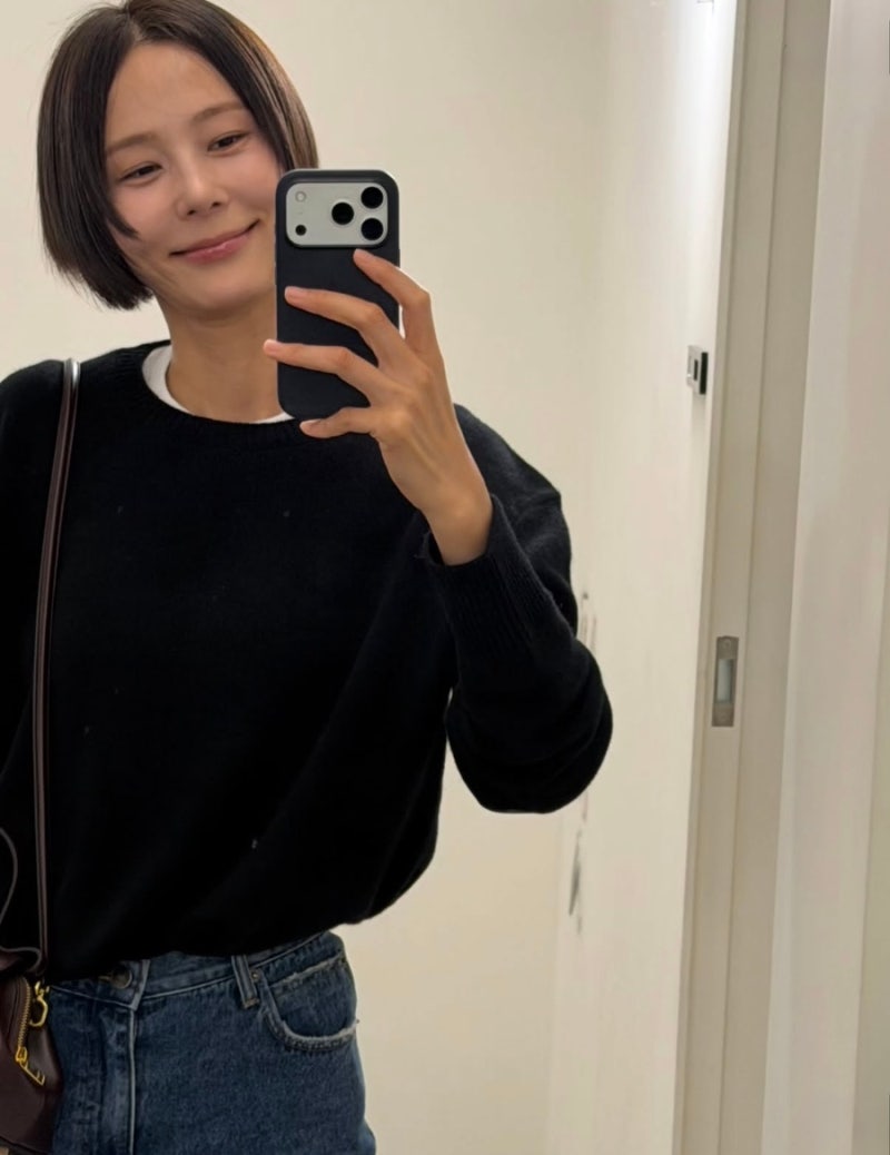 김나영 착장, 셀린느 가방으로 완성한 니트 반바지 가을 코디