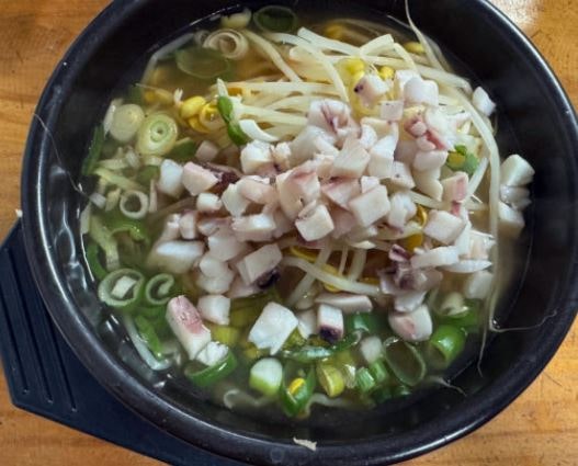 “재료는 단순한데 왜 이렇게 시원할까?” 콩나물국밥의 개운한 국물 맛과 아삭한 식감이 살....