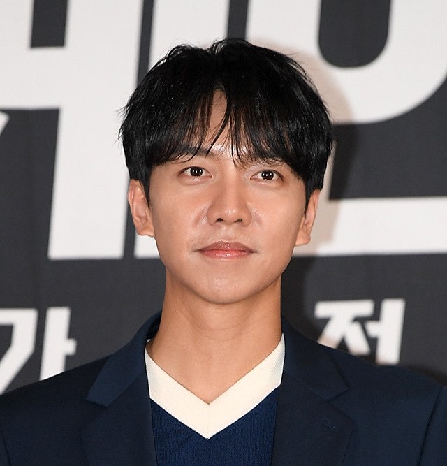 “부부싸움 하고 온 건 아니죠?” 이승기, 혼자 24년 된 노래방 찾았다가 사장 질문에 당황