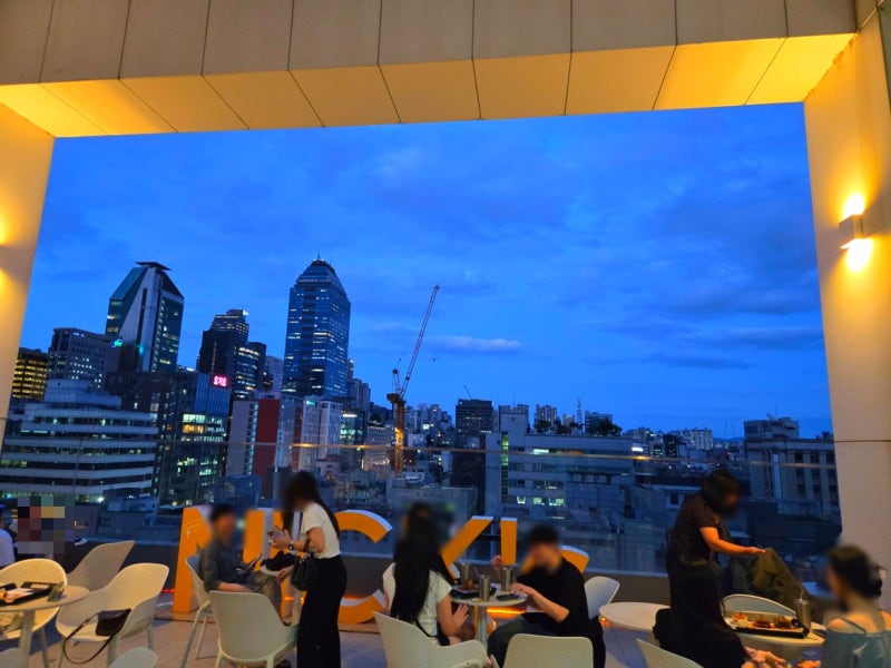 강남역 테라스 루프탑 카페 셀렉티드닉스 바나나티라미수 맛있는 곳