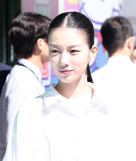 너무 뽀얘서 옷이랑 구별 안 간다는 수지 아누아 성수동 팝업 근황