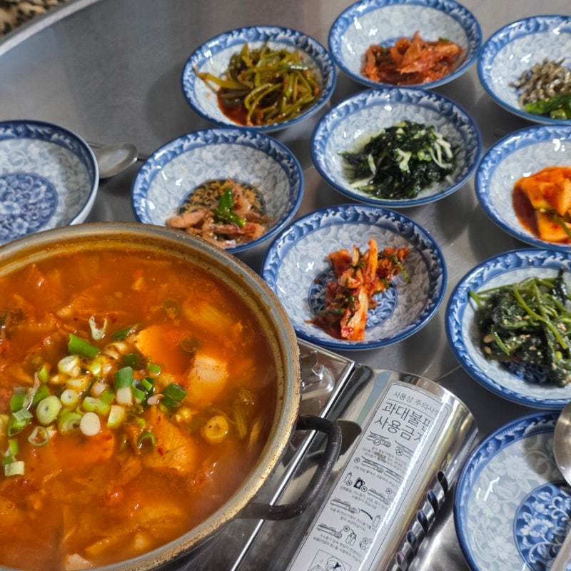 순천 김치찌개 맛집 인제동 대전집 푸짐한 반찬 늦은 저녁 후기